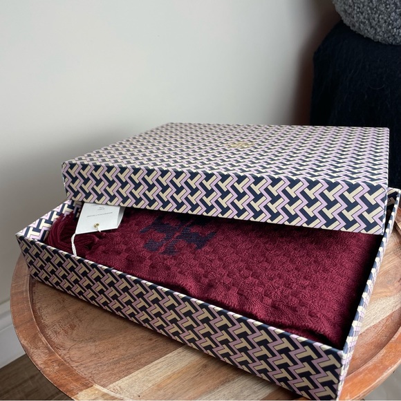 (SOLD) Tory Burch WHIPSTITCH T SCARF in IMPERIAL GARNET Burgundy - Picture 8 of 10